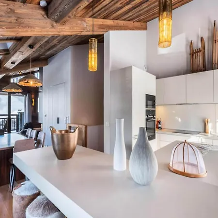 Stallion F Apartment *